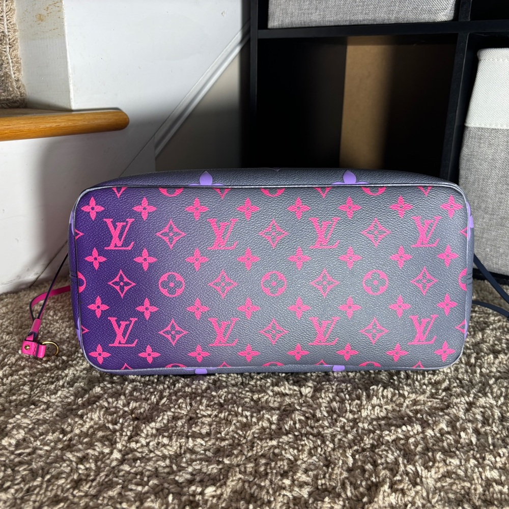 Louis Vuitton Pink to Purple Ombre Monogram Neverfull Tote - Picture 4 of 10